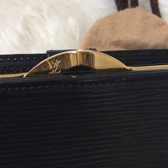 Authentic Louis Vuitton Epi French purse wallet. - Picture 4 of 7